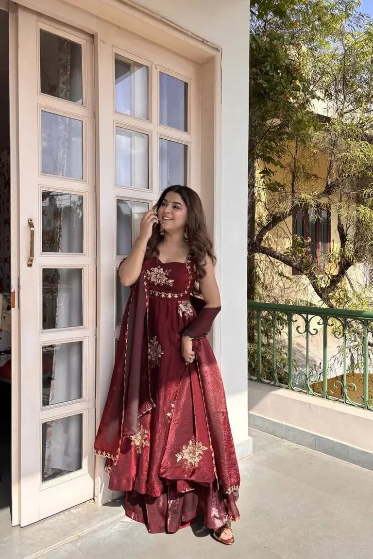 Sleeveless Fendy Silk Ethnic Wear Set