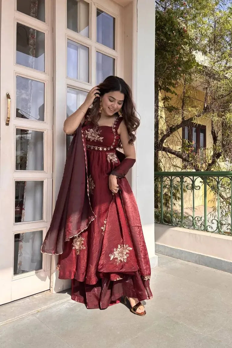 Sleeveless Fendy Silk Ethnic Wear Set