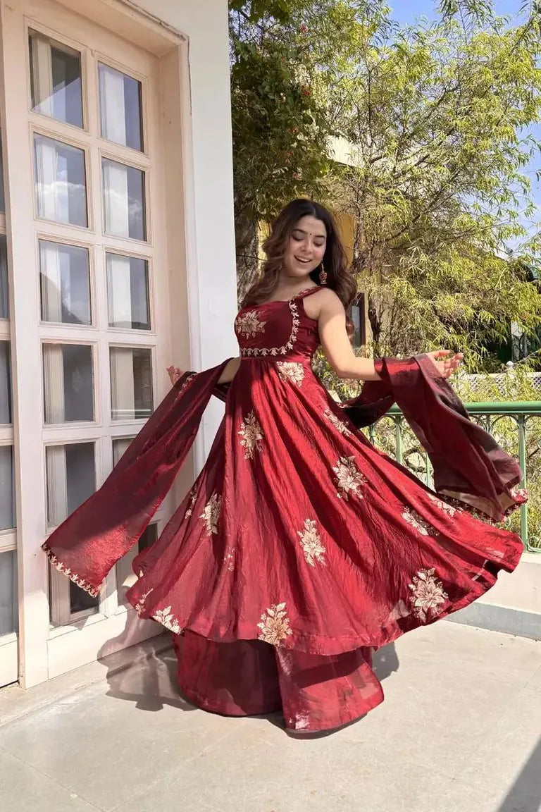 Sleeveless Fendy Silk Ethnic Wear Set