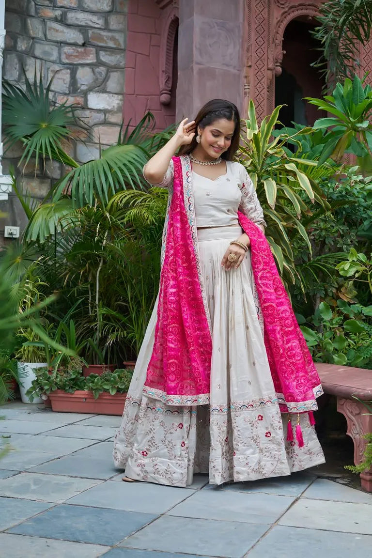 Contrast Dupatta Festive Lehenga-choli
