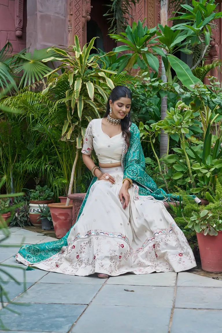 Contrast Dupatta Festive Lehenga-choli