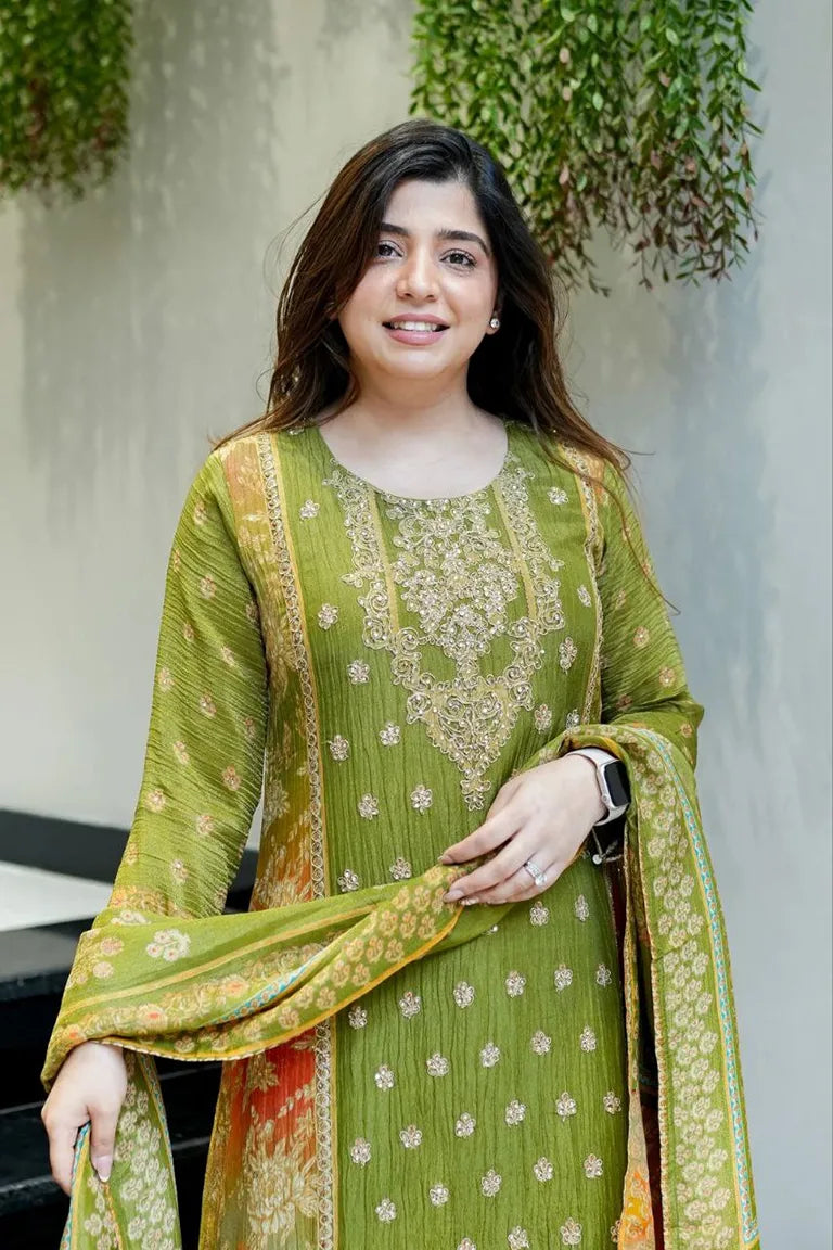 Gilded Courtyard Grace